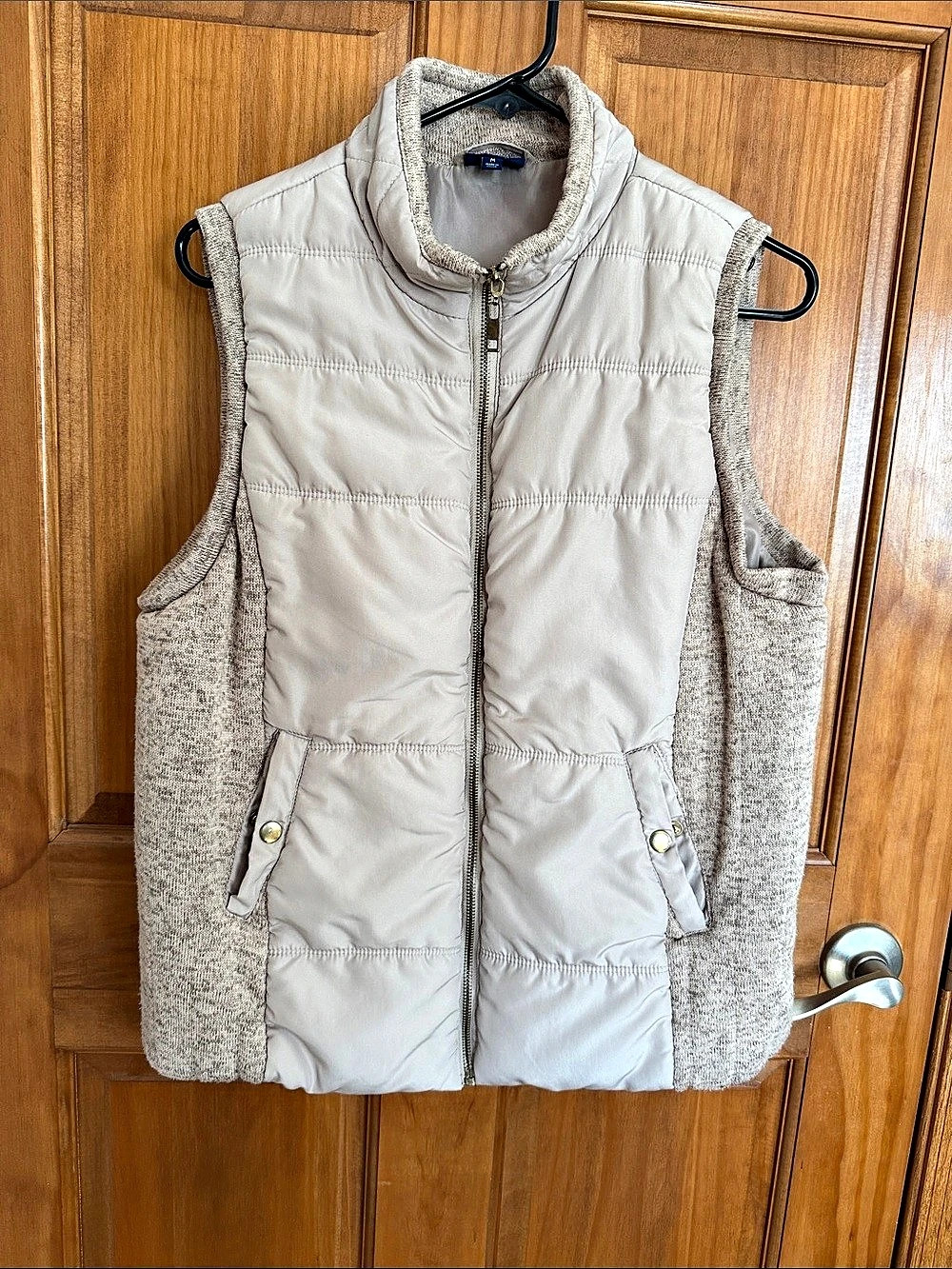 Northcrest Quilted Knit-Panel Vest in Gray & Beige Size Medium Like New